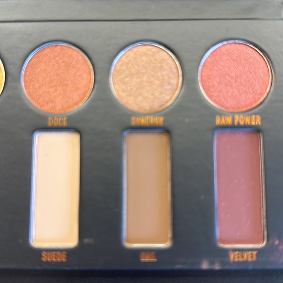 Kat Von D Metal Matte mini eyeshadow palette - Picture 3 of 5